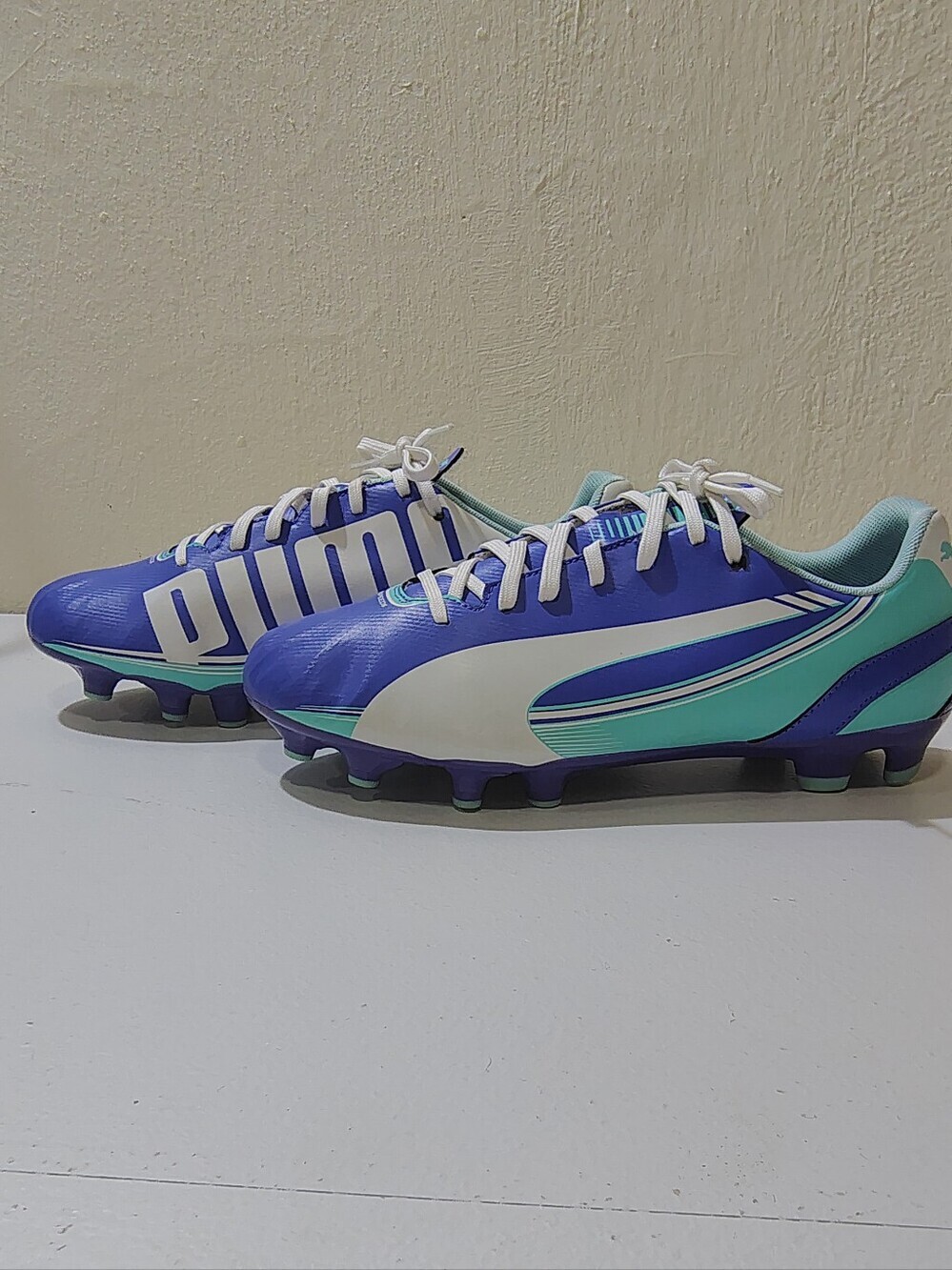 The PUMA evoSPEED 4.3 Soccer Shoes in Violet and Turquoise Blue, size 10 Women's